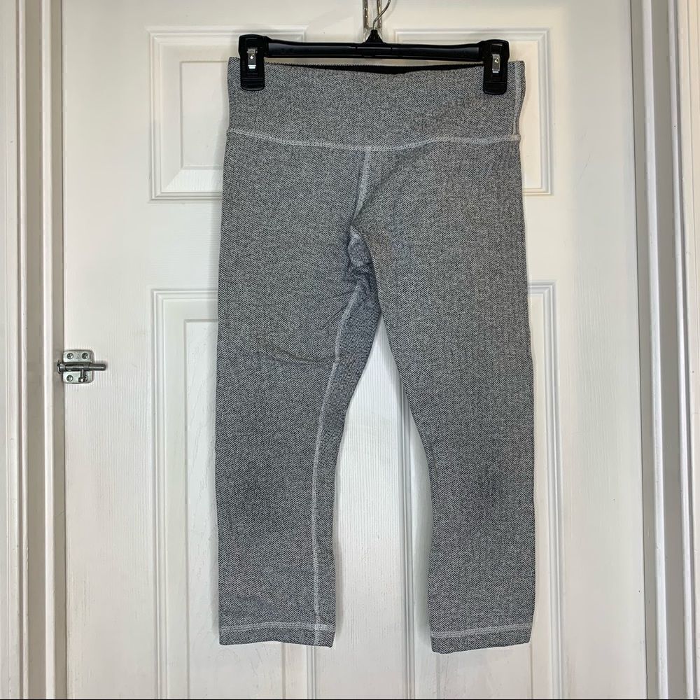 Lululemon Herringbone Ghost crop legging Size 6